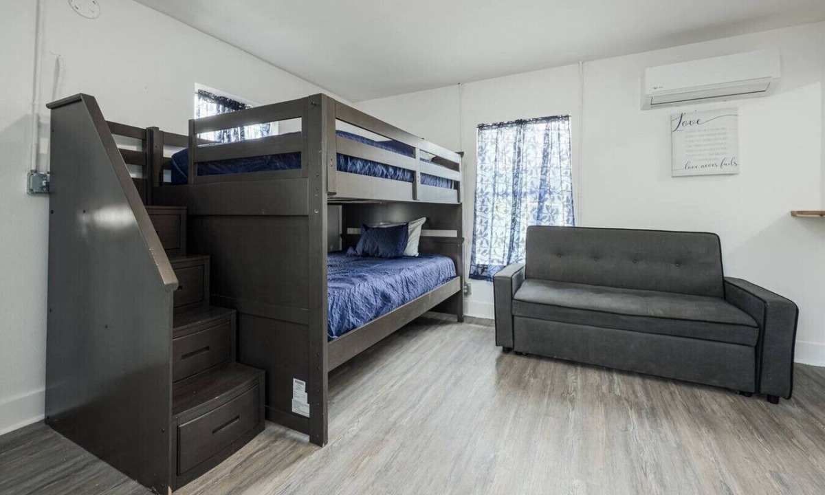 South Pensacola Cottage | Chill Studio Pensacola Getaway