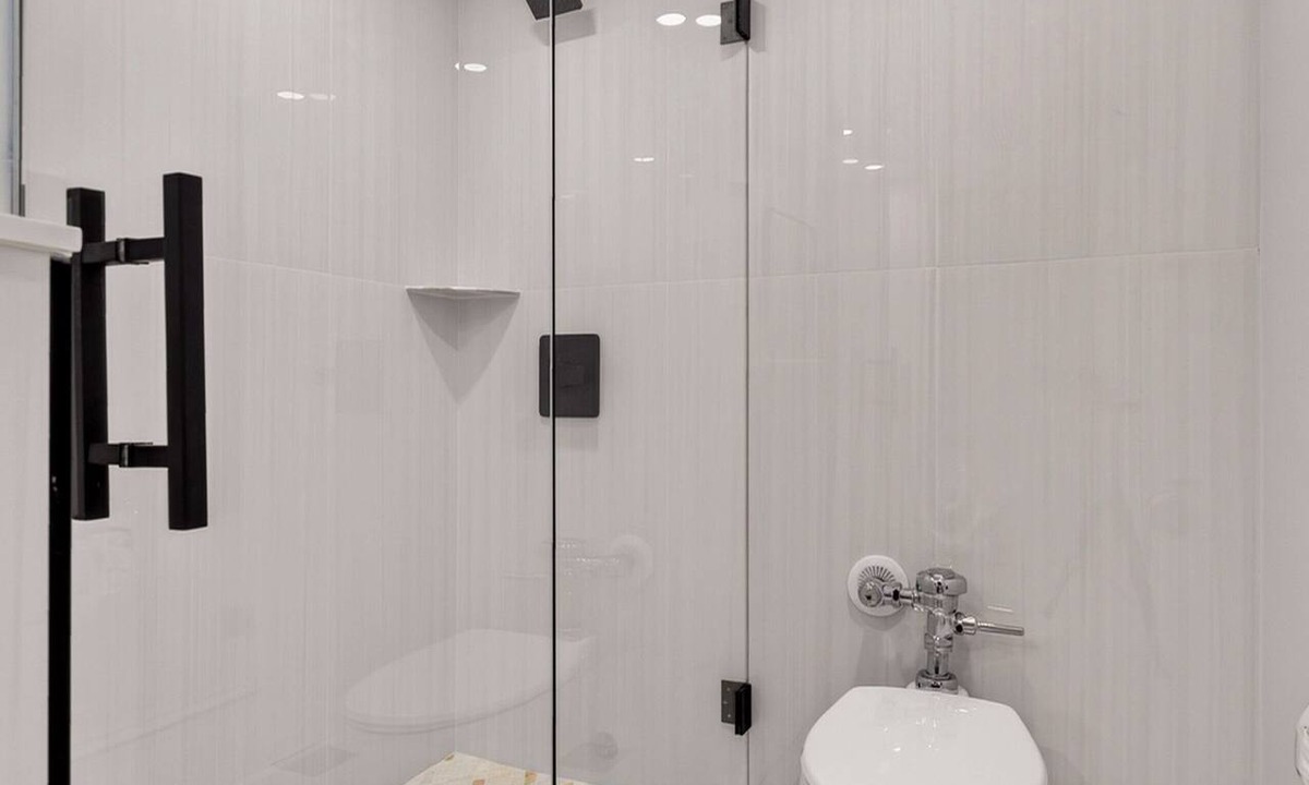 Galt Mile Apartment | City Breeze Stay
