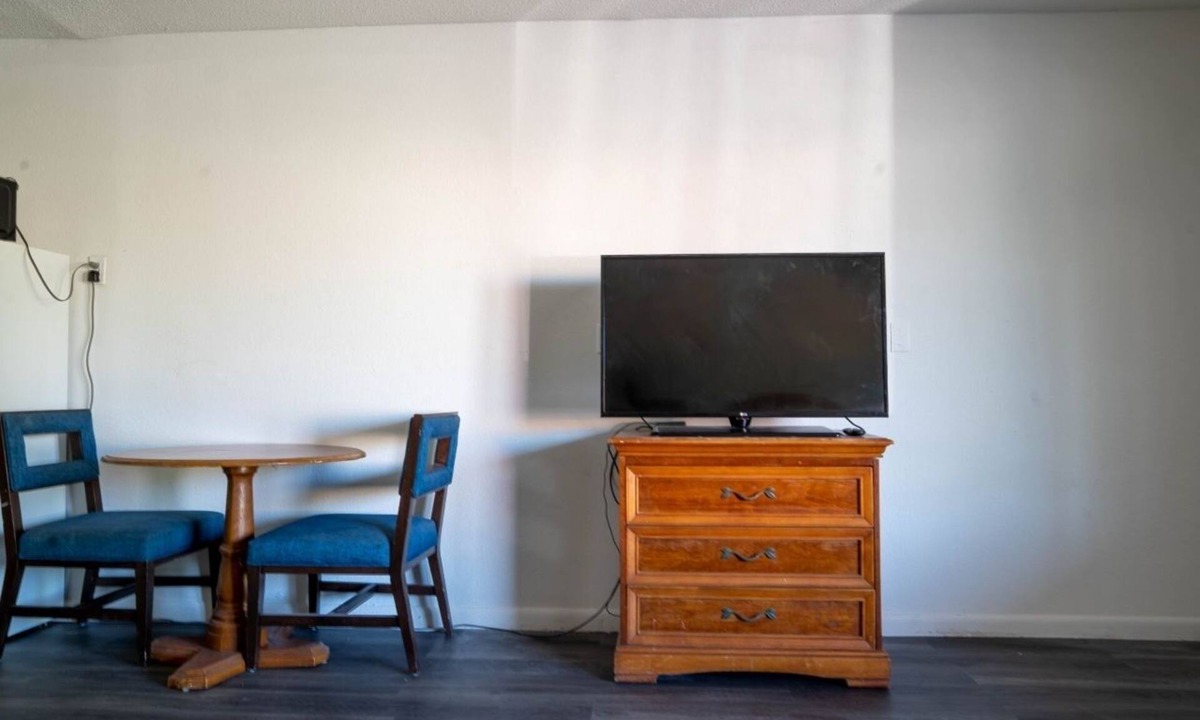 Ocala Hotel | Clean Comfort Ocala: Two Fulls, High-Speed WiFi, Free Morning Meal