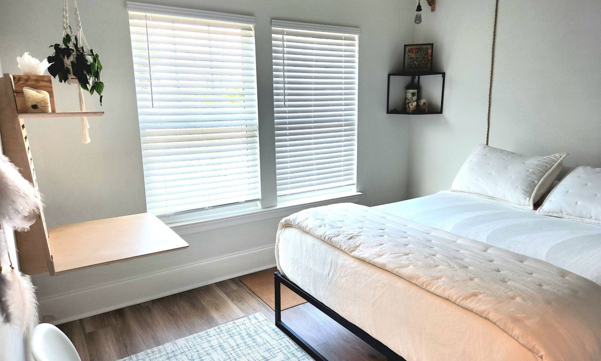 Tallahassee House | Clean & Cozy 2BR w/Yard Walkable Midtown Bright & Quiet