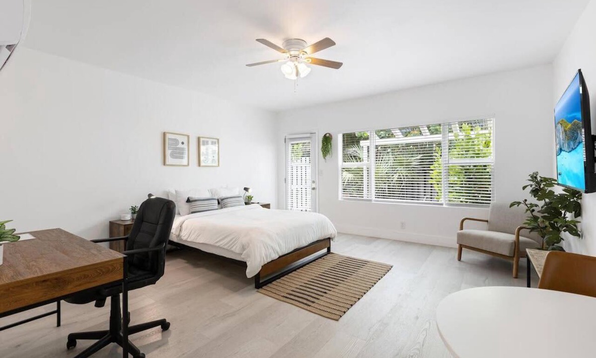 Victoria Park Apartment | Clean Studio Apartment Near Beach in Victoria Park