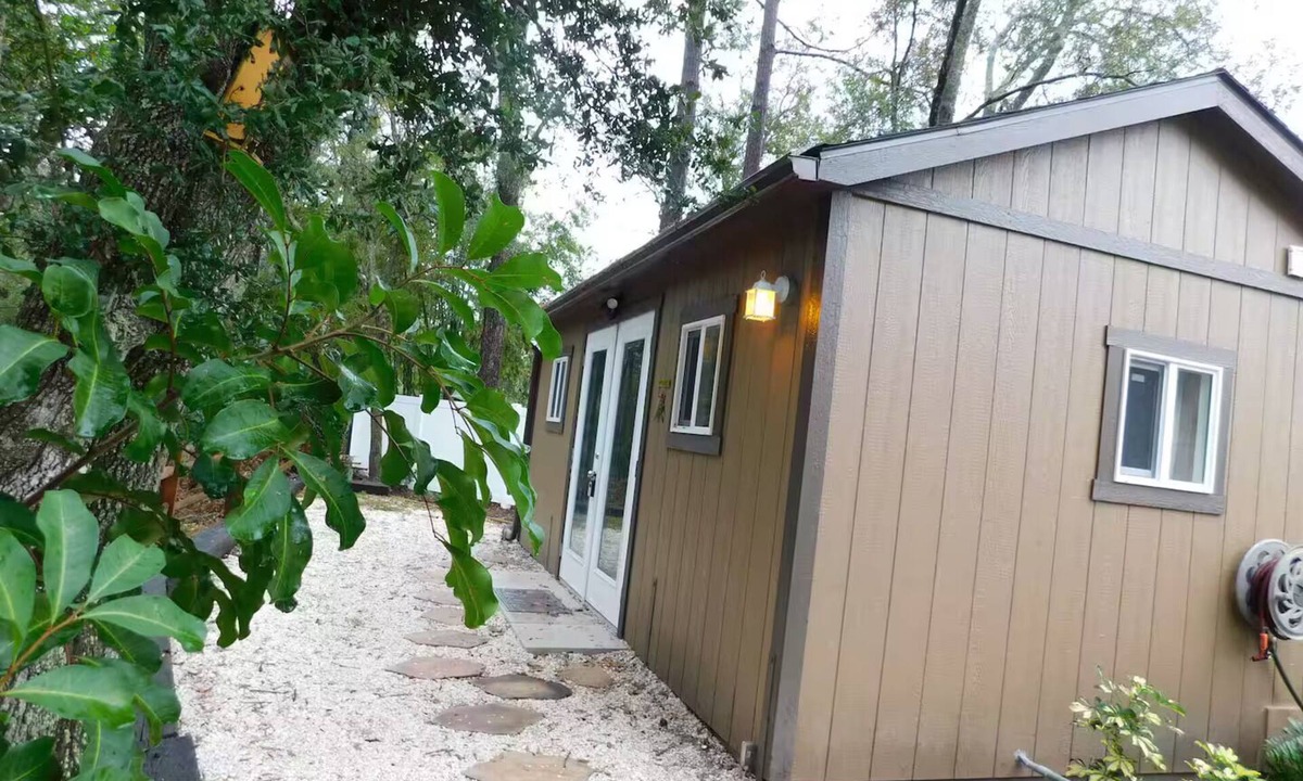 Clearwater Cabin | Clearwater Creekfront Tiny Home - Safety Harbor