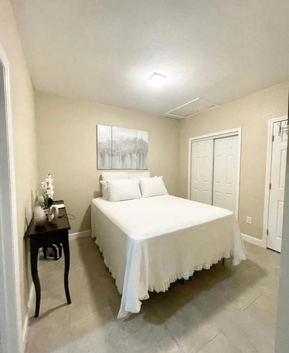 Clearwater House | Clearwater's Gem (9 MINUTES TO BEACH & PRVT ENT SUITE)