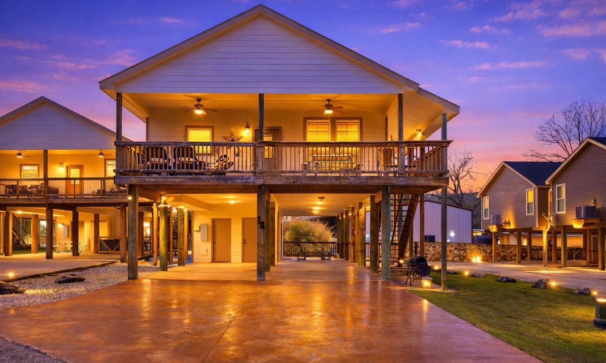 New Braunfels House | Cliff View #14 Stunning River Access, Retreat on Guadalupe River, Tubing, Family Fun Amenities