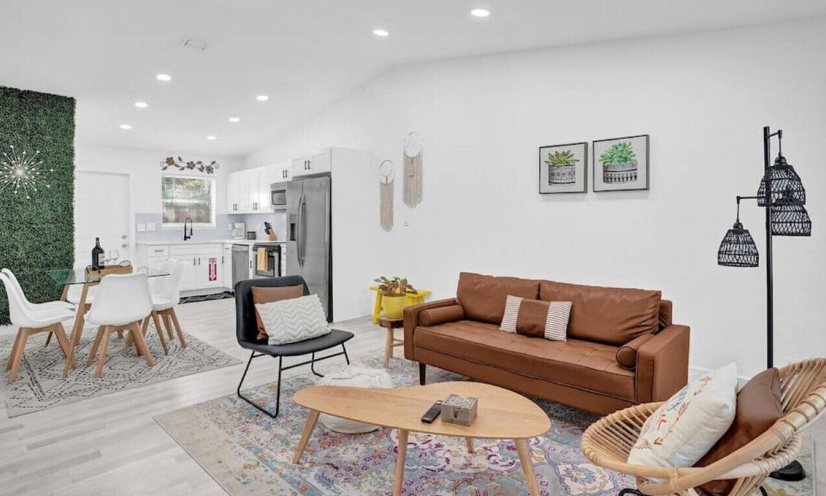 South Middle River House | Close to Las Olas, The Beach, Wilton Manors | Private Patio | Renovated BOHO Design