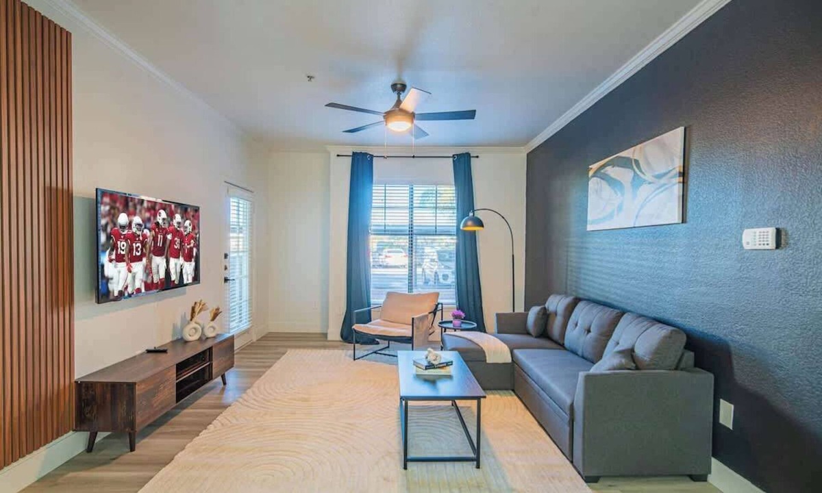 Glendale Sports and Entertainment District Apartment | Close To Westgate Stadium with Pool Parking Gym WD