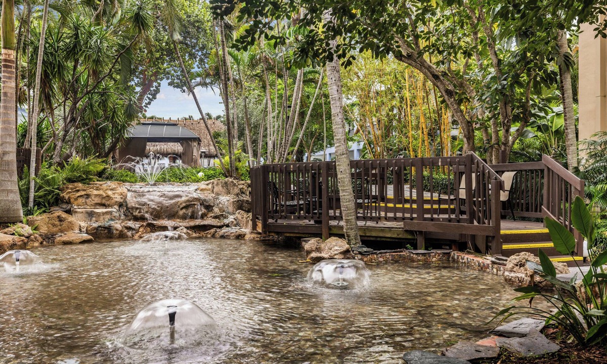 Pompano Beach Hotel | Club Wyndham Sea Gardens
