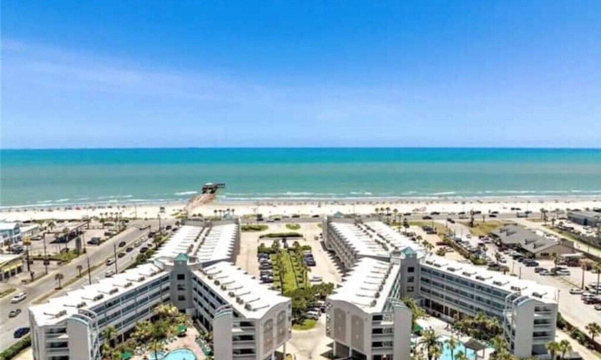 Galveston Condo | Coastal Getaway with Gulf View ⚓Near the Beach & Fishing Pier+ WiFi 🌊🏖️