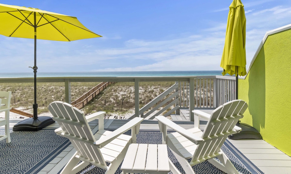 Navarre Beach House | Coastal Kiwi-Gulf Front 3 Bed 2.5 Bath Sleeps 9. Pup Friendly!