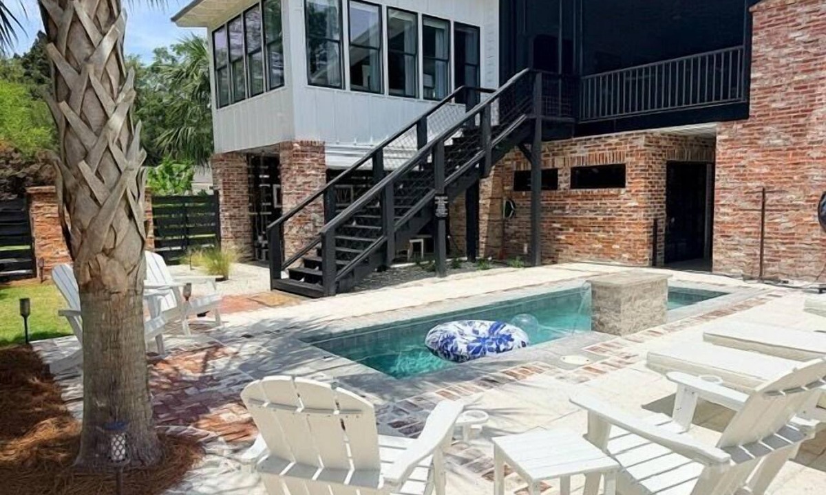 Saint Simons Heights House | Coastal Luxury with Heated Pool, Putting Green & Game Room