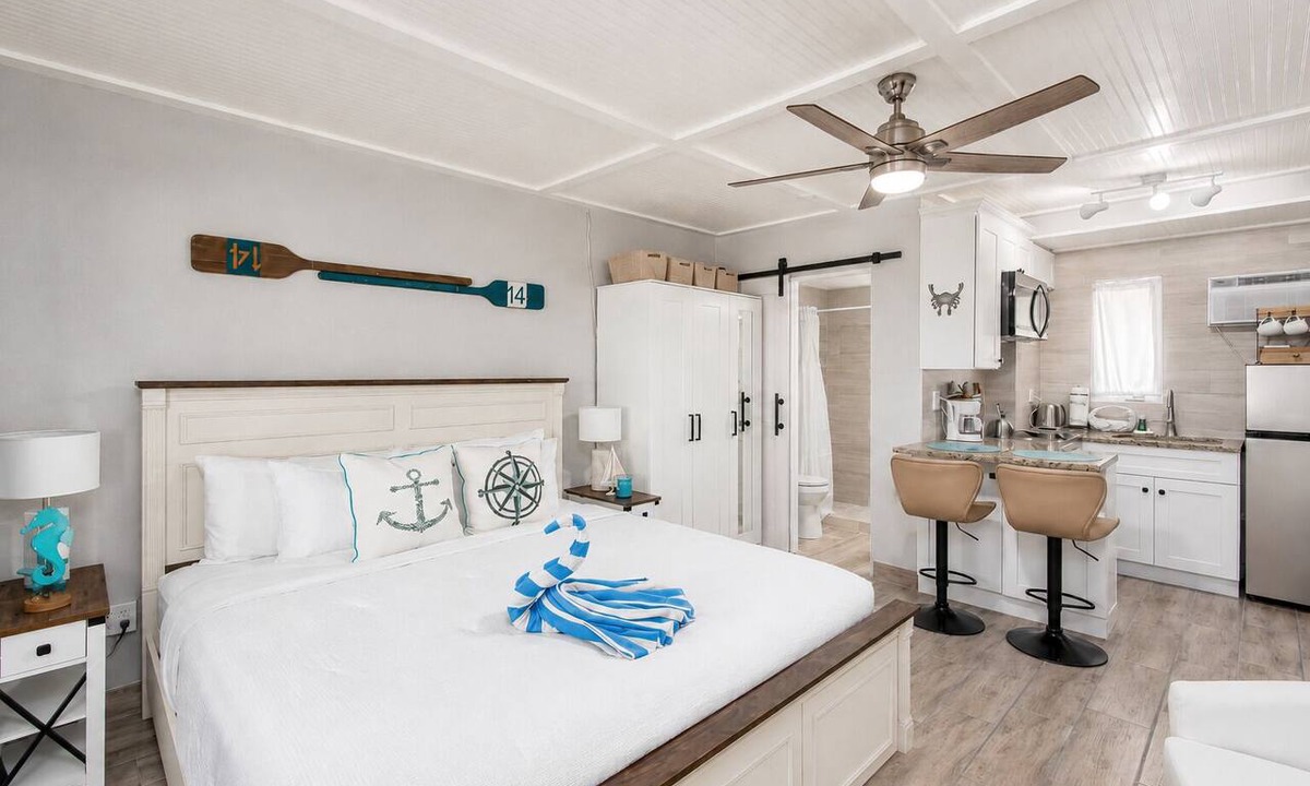 Treasure Island Condo | Coastal Retreat: Studio Unit w/Pool, Kitchen & Steps to Beach ➠ Tropic Terrace #9