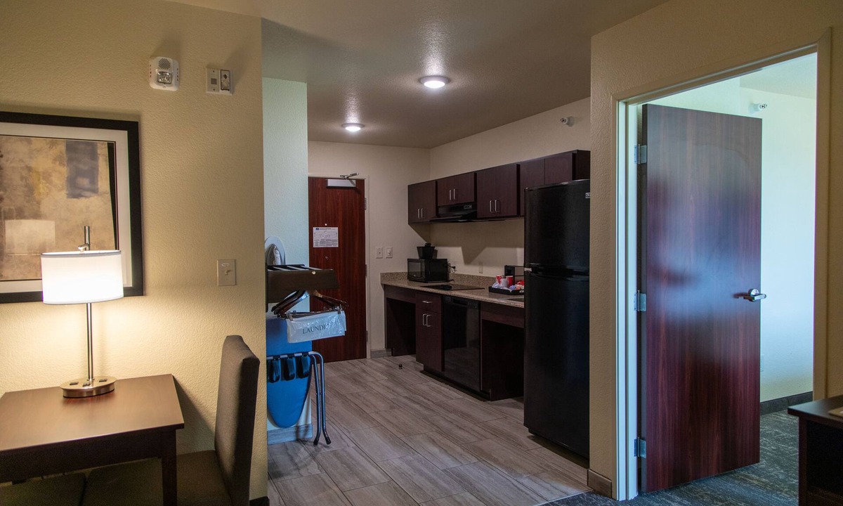 Springfield Hotel | Cobblestone Inn & Suites - Springfield