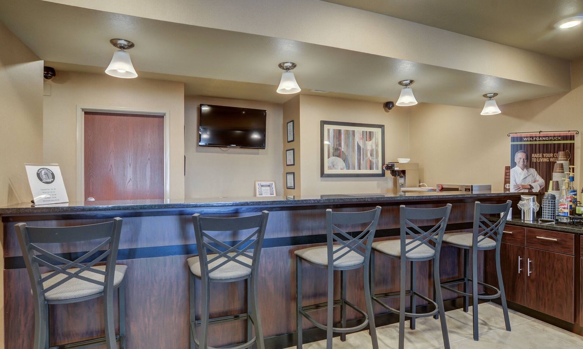 Gill Hotel | Cobblestone Inn & Suites - Kersey
