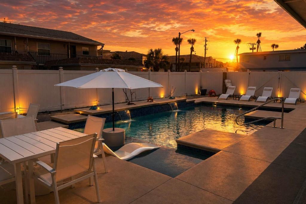 Port Canaveral Apartment | Cocoa Beach/Cape Canaveral Resort Pool Now Open!