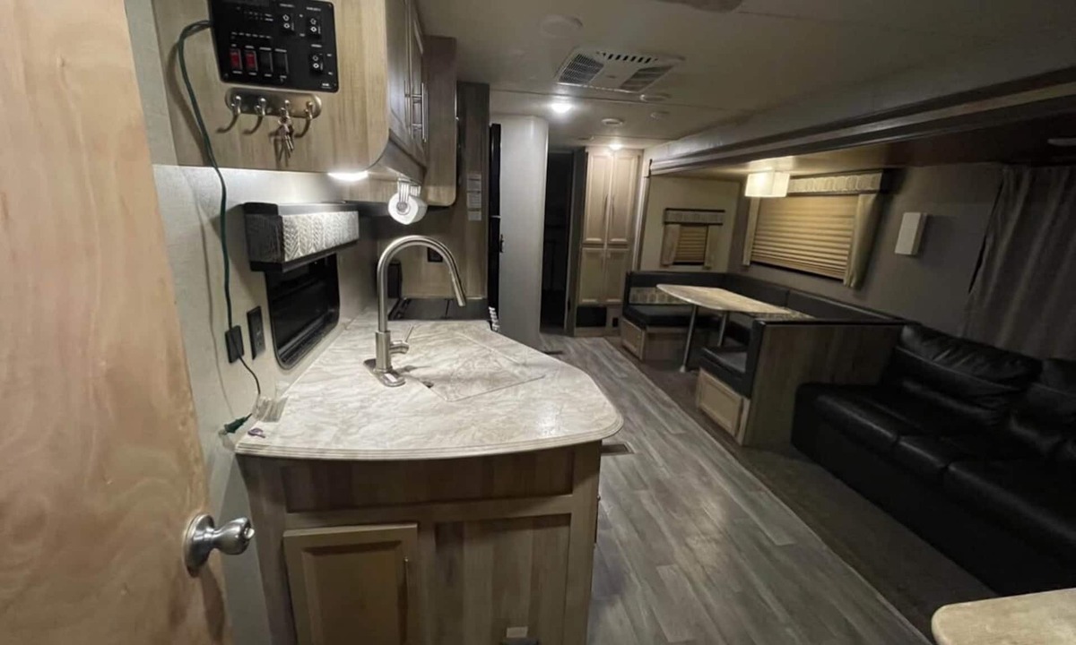 Bushnell House | Come Settle in this cozy modern style RV, Nestled in the quiet country side.
