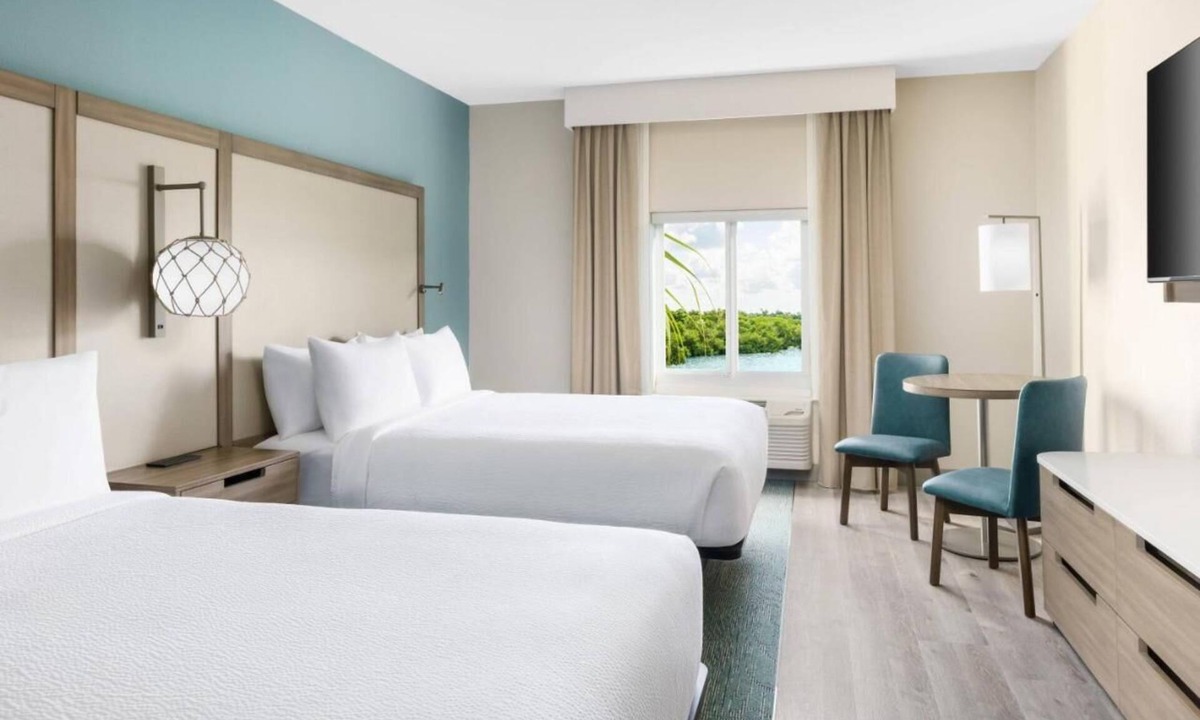 Marathon Hotel | Comfort & Convenience! 3 Great Units, Free Breakfast, Outdoor Pool!