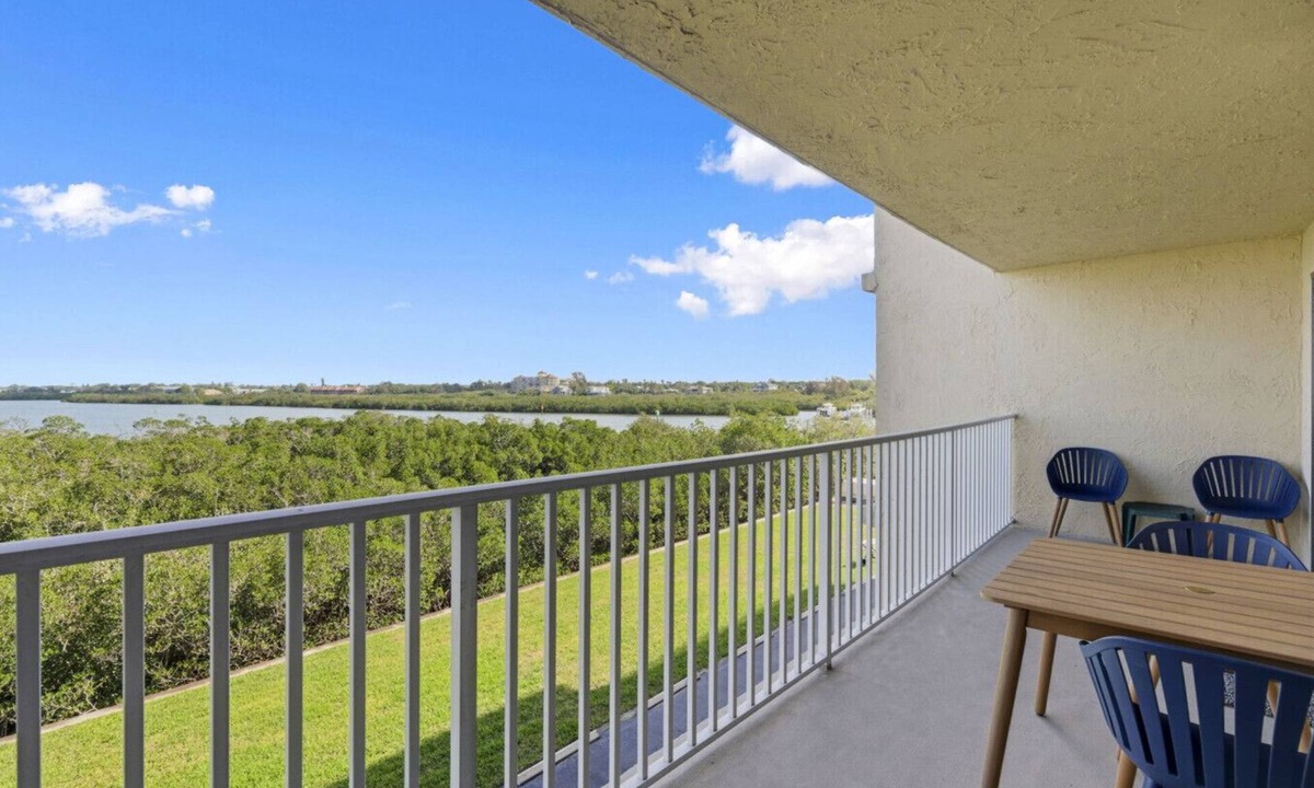 Indian Shores Condo | Comfortable 1 Bedroom with Intracoastal Water Views