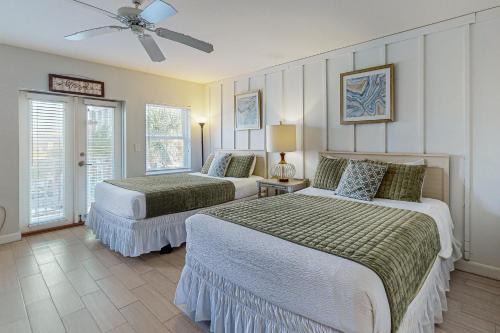 Gulf Place Apartment | Comfortable condo with kitchenette community pools & hot tub - walk to the beach