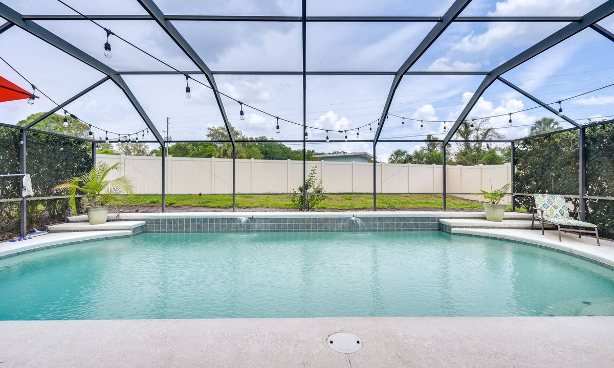 Lutz House | Contemporary Lutz Home: Private Pool, Pet Friendly