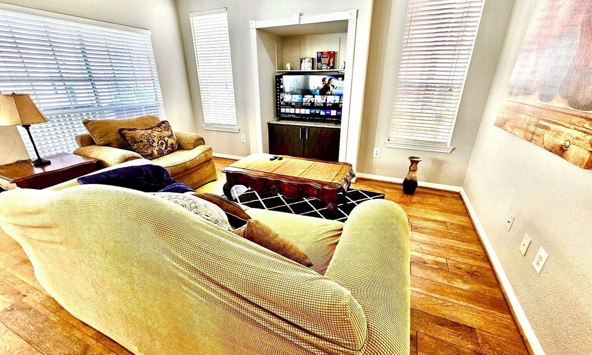 Woodlake - Briar Meadow Apartment | Convenience-Downtown-MedCtr-Entertainment-Westheimer-NRG