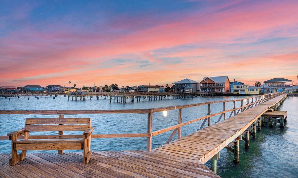 Rockport House | Copano Bay Waterfront | Private Fishing Pier & Kayaks