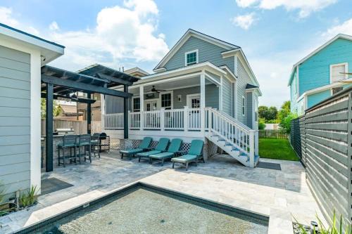 San Jacinto House | Coral Cottage - Enjoy the Posh Life! Heated Pool, Spa, Fireplace!