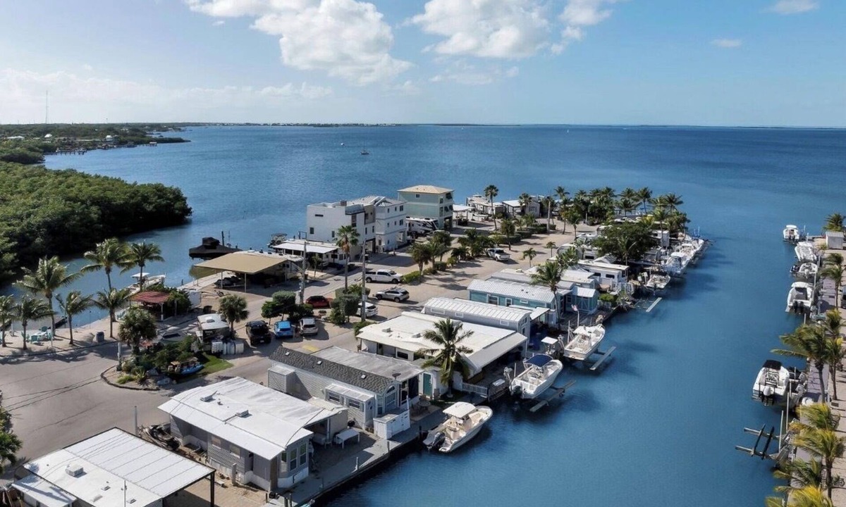Key Largo Cottage | Coral Dolphin Cottage- Waterfront tiny home getaway in Key Largo