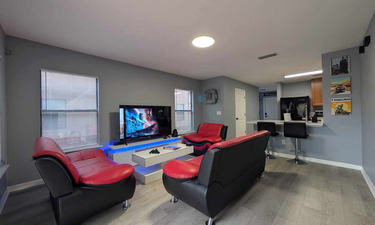 Westside Condo | Cosmic Quarters, Whole House, Sleeps 6