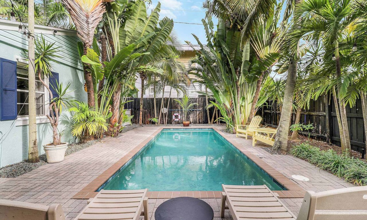 Flamingo Parks Apartment | Cottage 1 on Penn - With Pool!