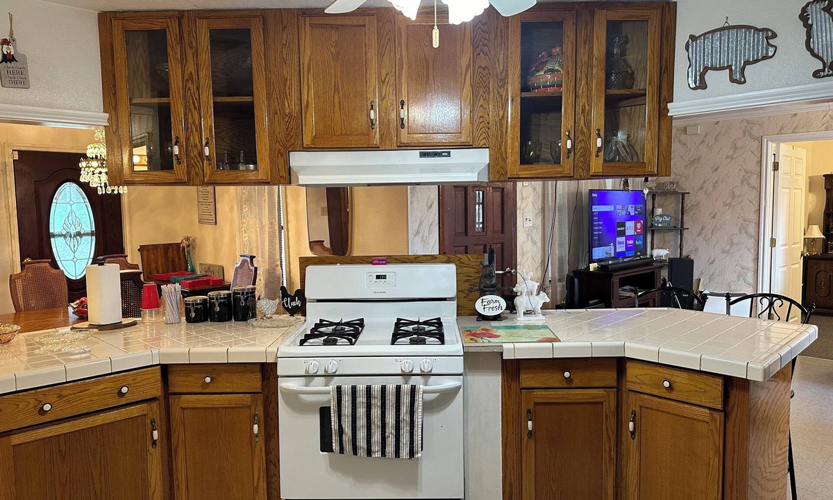 Beaumont House | Country Cowboy Retreat- 3 BR home in Beaumont Tx.
