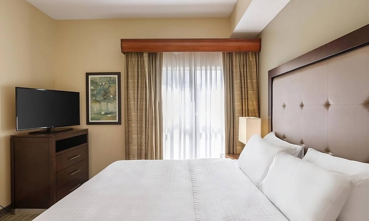 Feather Sound Hotel | Couples Reatreat! Outdoor Pool, Full Kitchen, Free Breakfast!