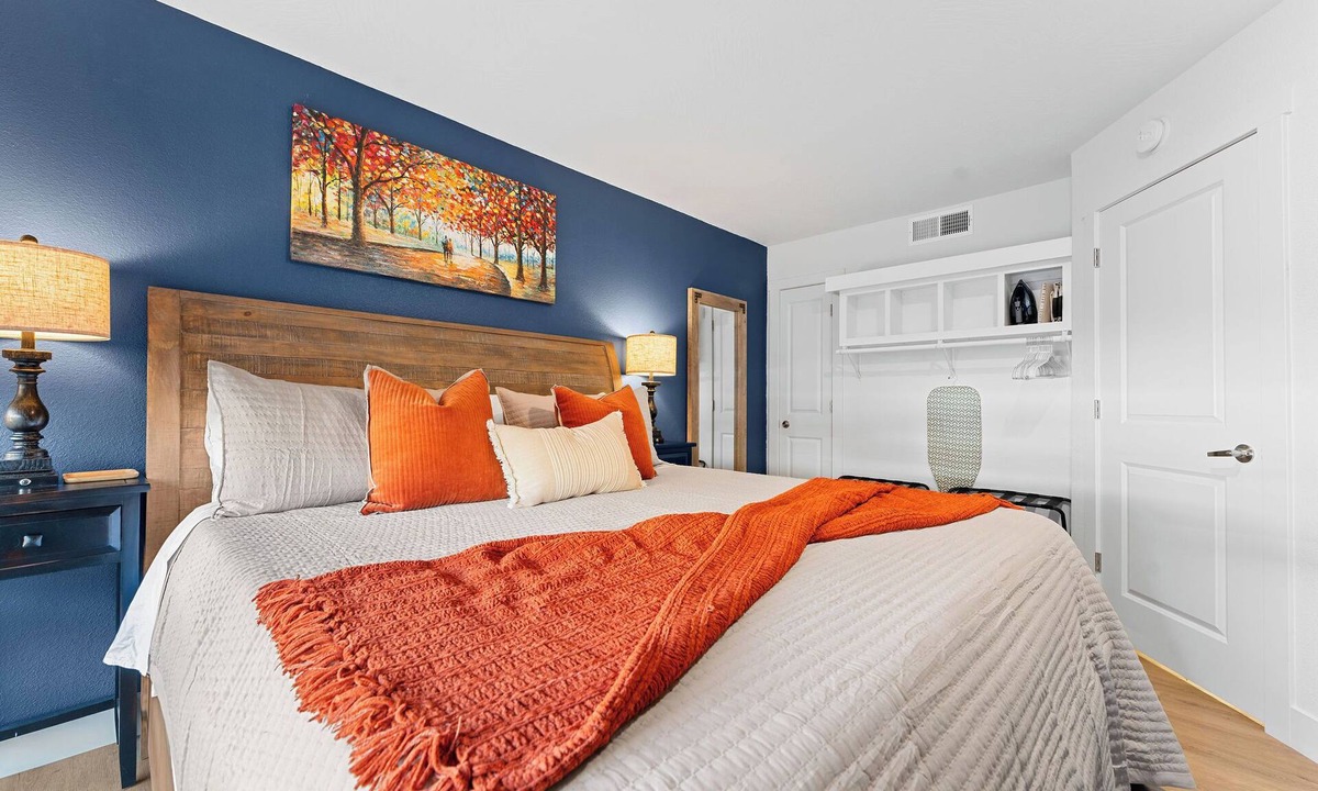 Downtown Branson Condo | Couples Retreat: No Stairs/Plush King Walk 2 Downtown Pet friendly
