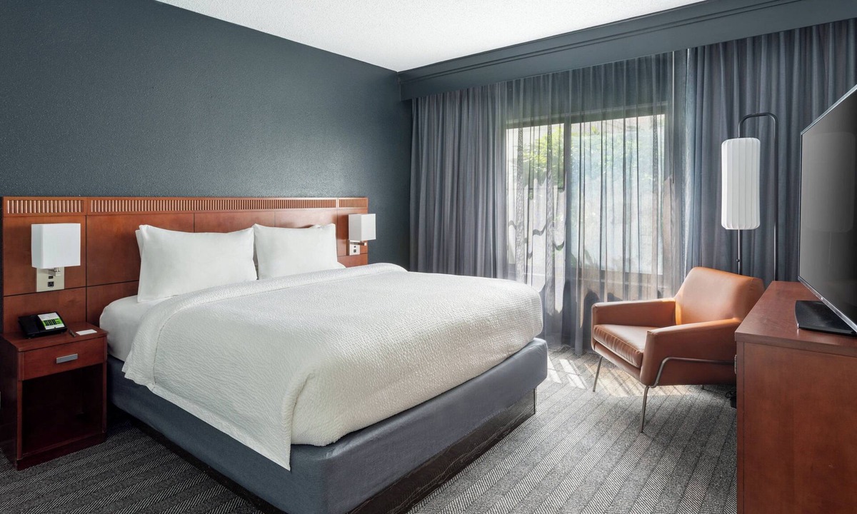 Hunt Club Hotel | Courtyard by Marriott West Palm Beach