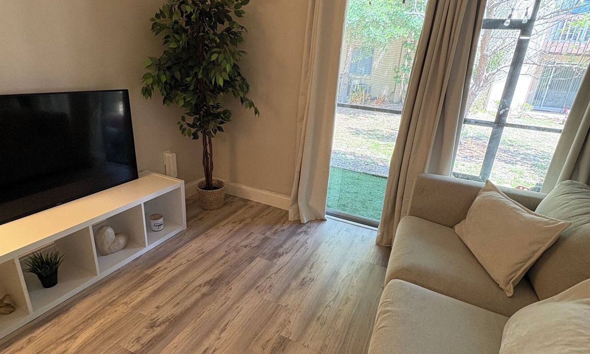 Park East Apartment | Cozy 1-bedroom apartment with AC in charming Sarasota