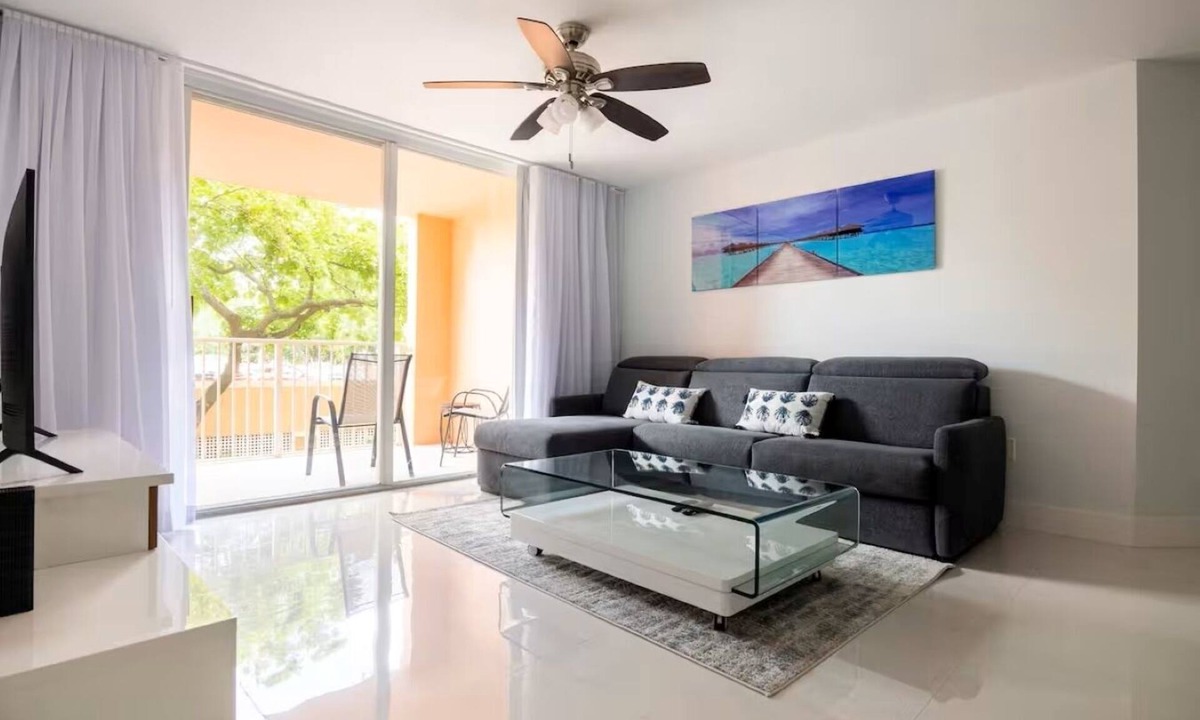 Aventura Apartment | Cozy 1-bedroom apartment with AC in brilliant Miami