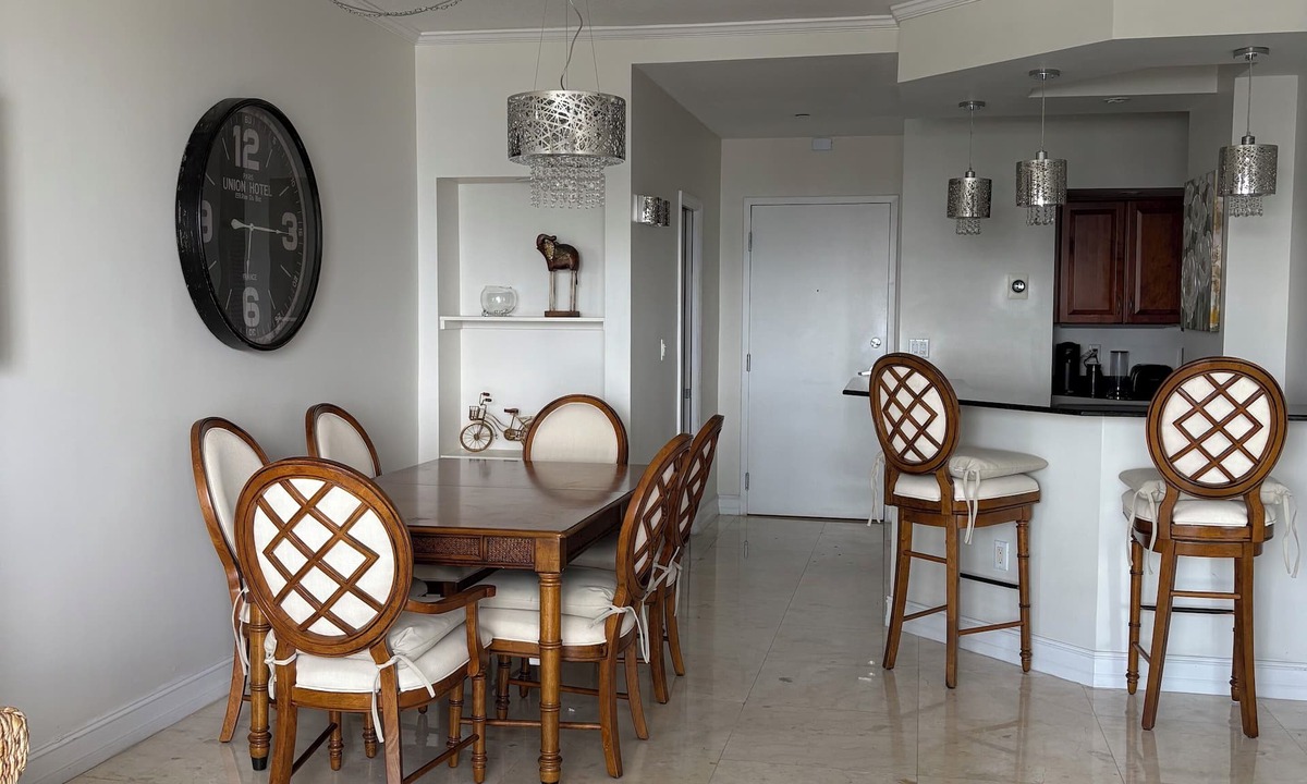 North Beach Condo | Cozy 1-bedroom oceanfront condo with full amenities in beautiful Miami Beach