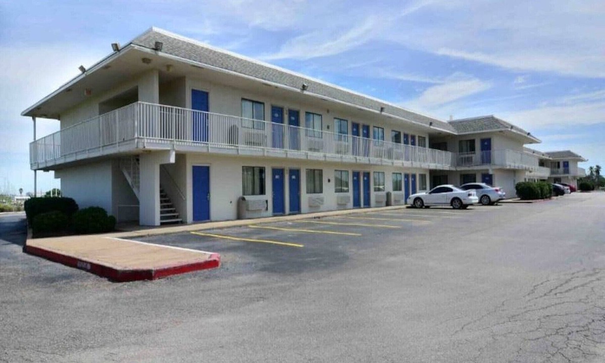 Galveston Hotel | Cozy 2-bed Room|Free Parking & Wifi