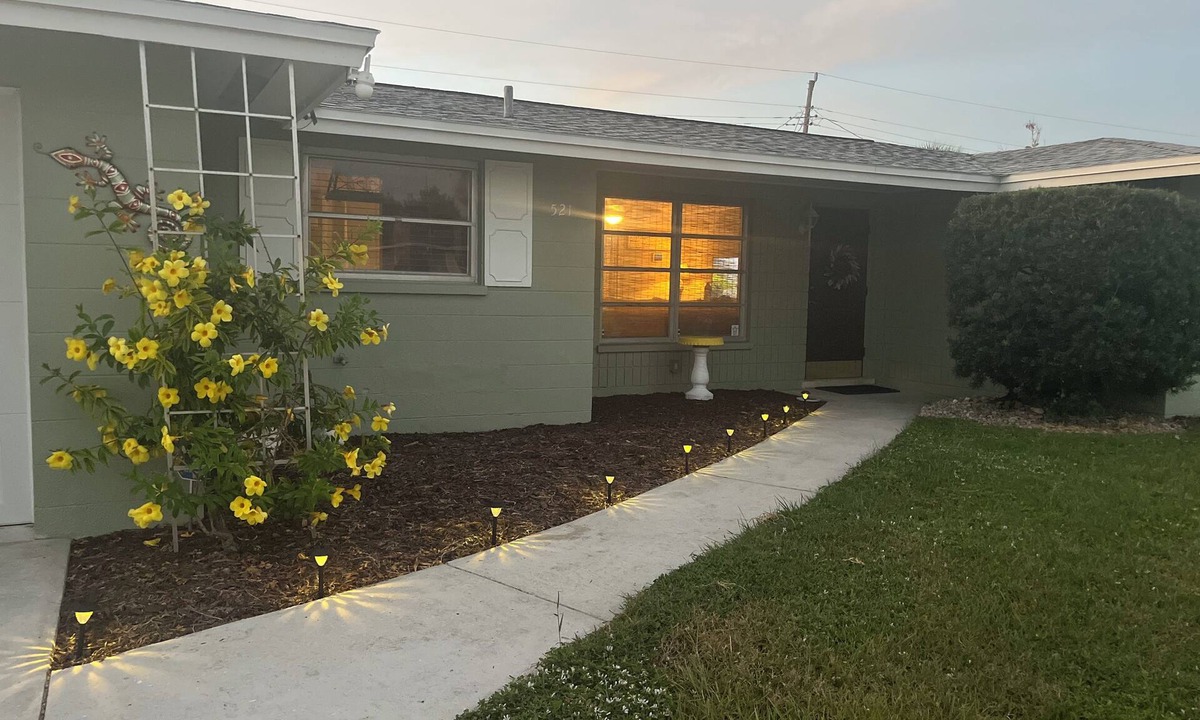 Venice Gardens House | Cozy 2BR/2BA Venice Getaway – Sleeps 6 Modern beach house close to beaches