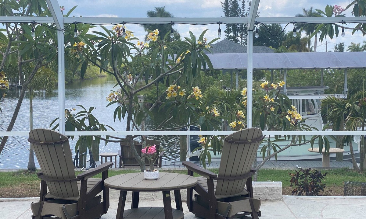 Port Charlotte House | Cozy 3-bedroom house in peaceful Port Charlotte with a pool on the canal