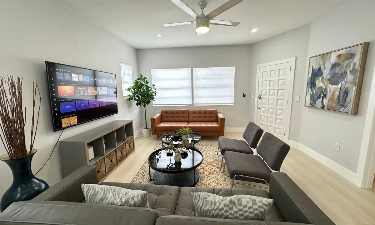 East Little Havana House | Cozy 4-bedroom house with AC and WiFi in welcoming Miami
