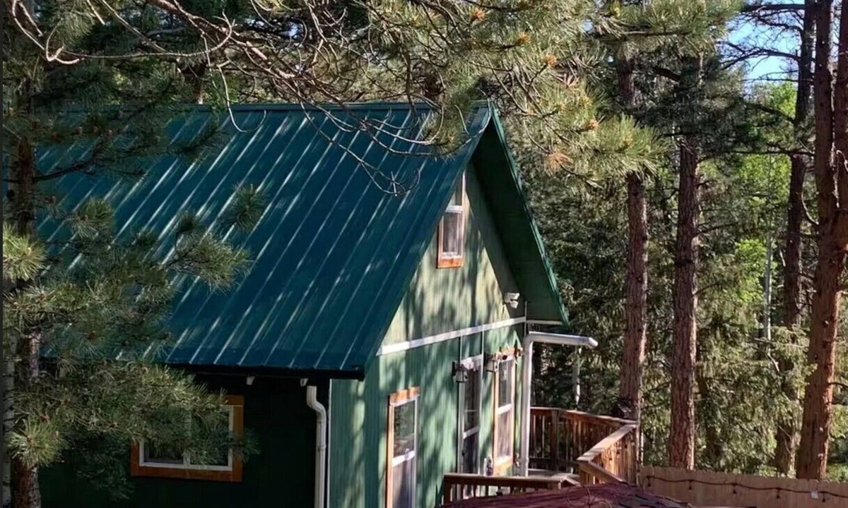 Bailey Cabin | Cozy Bear-Themed Cabin Hot-Tub w/free EV Charging