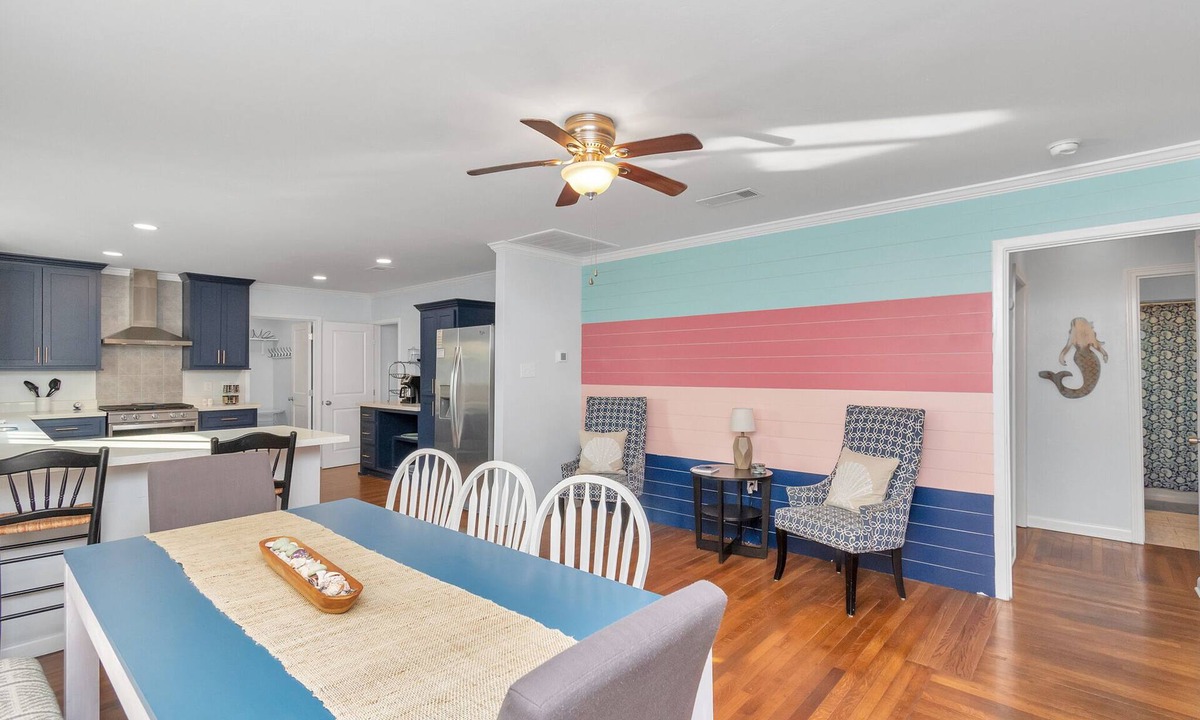 Galveston House | Cozy Bungalow minutes to Beach & Strand