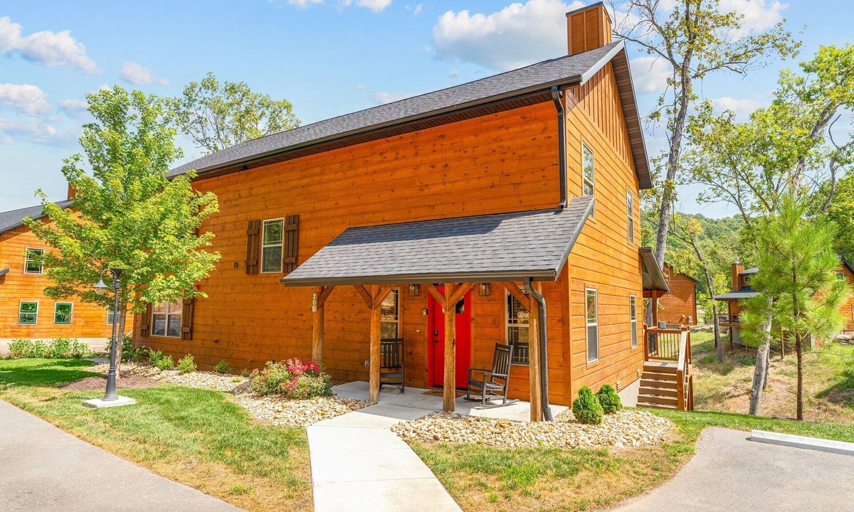 Hollister Cabin | Cozy Cabin with Water Views, Private Hot Tub, Free Daily Tickets Near Table Rock