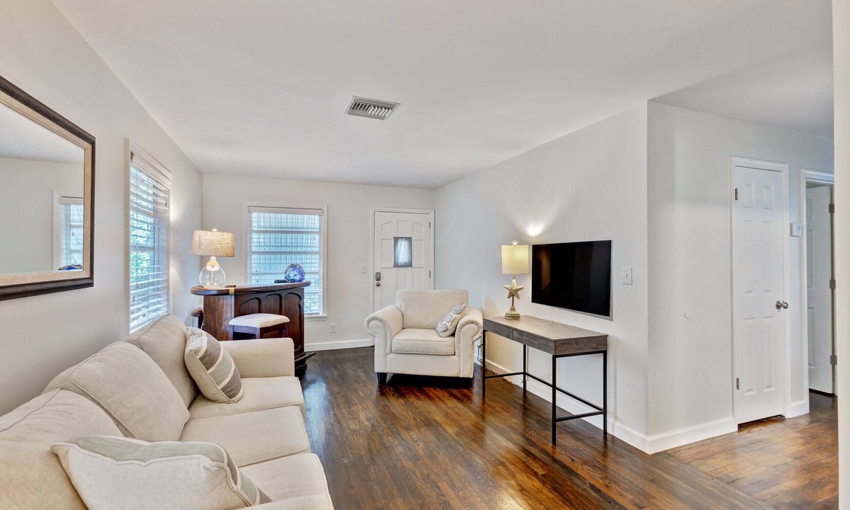 Parker Ridge House | Cozy Central Retreat: Walk to Golf & Park - Charming 3/1