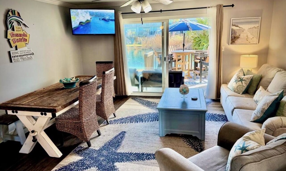 Villa Segunda House | Cozy Coastal Retreat just steps from the Beach!