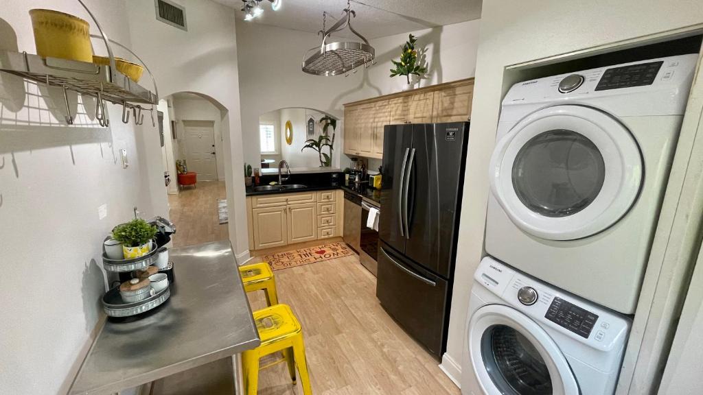 West Palm Beach Apartment | Cozy Condo
