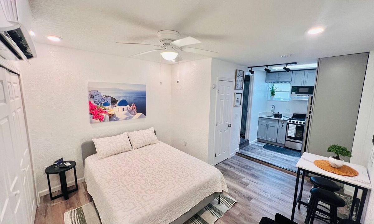 Historic Downtown Kissimmee Apartment | Cozy&confortable prívate studio full kitchen disney& Downtown kissimmee/LOCATION