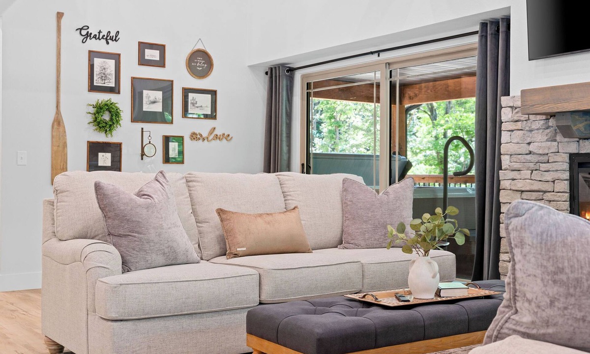 Hollister House | Cozy Creek Cabin - Tall Timbers