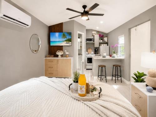 Miramar House | Cozy escape Free parking Private Patio