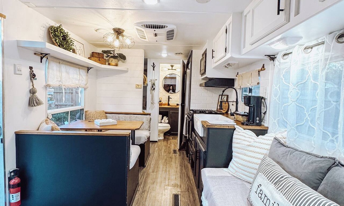 Lutz RV Rental | Cozy Glamping Retreat Sleeps 4 Family Fun or Romantic Getaway